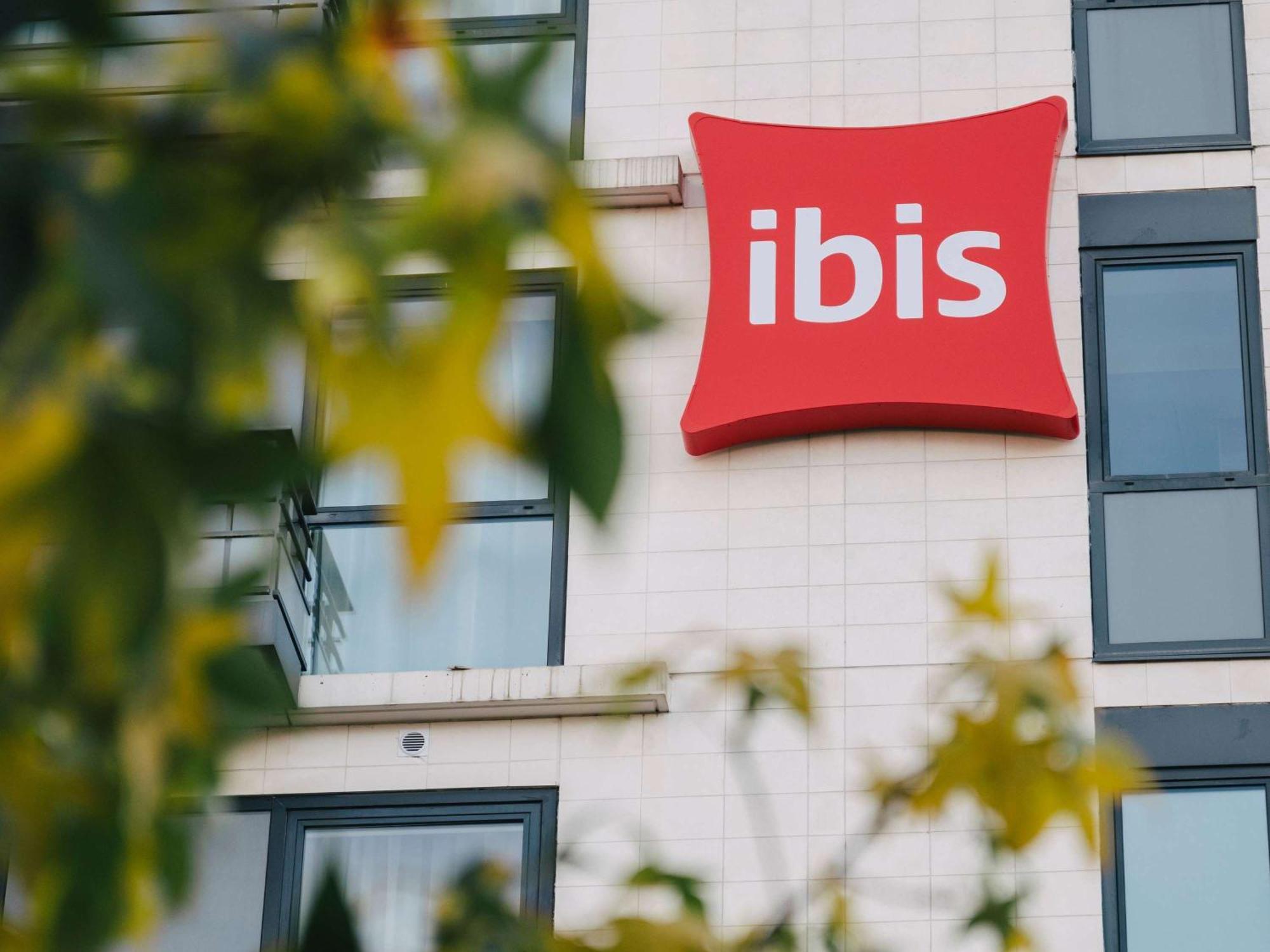 Ibis Rouen Centre Rive Droite Pasteur Hotel Bagian luar foto